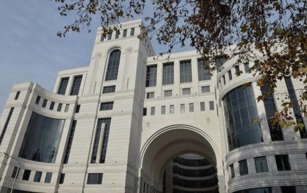 Лучшим выходом являются прямые и предметные переговоры между Баку и Степанакертом с международным участием. МИД РА