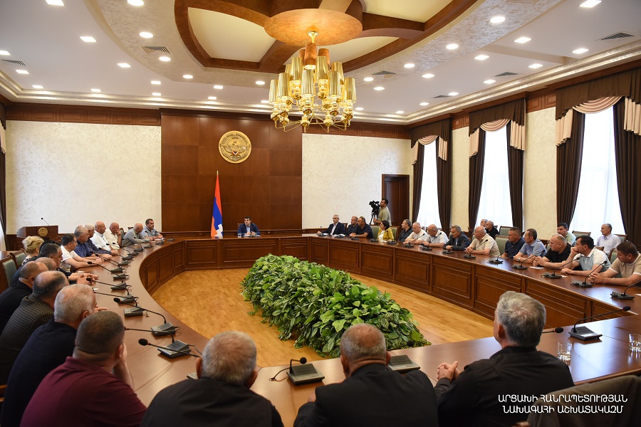 Президент НКР встретился с группой членов Союза азатамартиков Арцаха