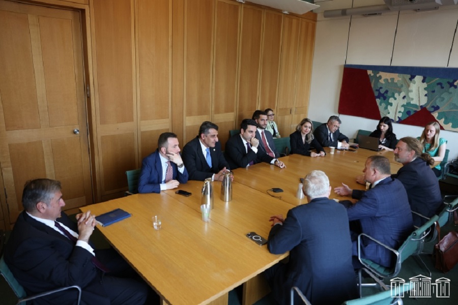 Армянские делегаты представили своим шотландским коллегам последствия Лачинского кризиса, необходимость защиты прав армян Нагорного Карабаха