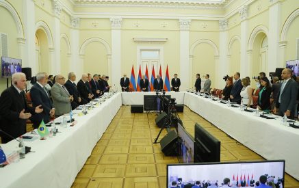 Пашинян принял участие в 33-м заседании совета попечителей Всеармянского фонда “Айастан”