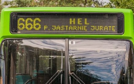 Автобус №666 в Хель: номер маршрута изменили из-за религиозных протестов. Euronews