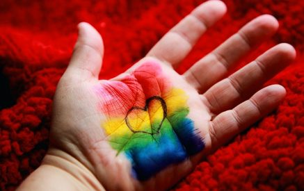 Дискриминация представителей ЛГБТ в Армении – c нарушением клятвы Гиппократа. JAMnews