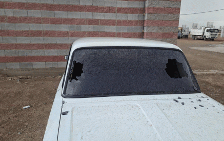 В результате обстрела в направлении Ерасха поврежден гражданский автомобиль и другой объект