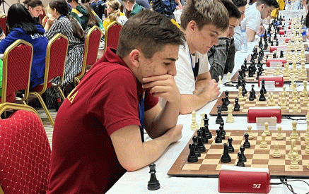 Армянские юные шахматисты завоевали золото и бронзу на чемпионате мира по быстрым шахматам
