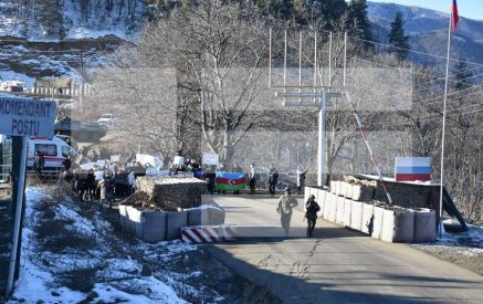 Азербайджан запретил транспортировку гуманитарных грузов по Лачинскому коридору