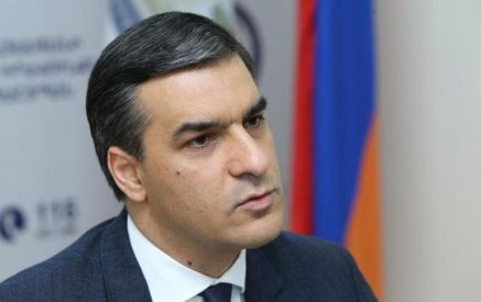 Азербайджан намеренно подвергает 120 тысяч жителей Арцаха настоящему террору, создает состояние неопределенности, чувство тревоги за жизнь и здоровье, безысходность при полной изоляции. Татоян