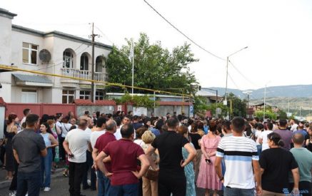 Перед Степанакертским офисом МККК прошла массовая акция с требованием вернуть похищенного Азербайджаном Вагифа Хачатряна