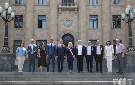 Руководитель группы дружбы Армения-Франция представил ситуацию в Нагорном Карабахе, сложившуюся вследствие блокады Азербайджаном Лачинского коридора