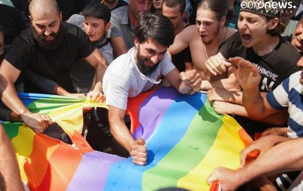 JAMnews. Украденные коврики и сожженные флаги – как гомофобы сорвали Tbilisi Pride Festival