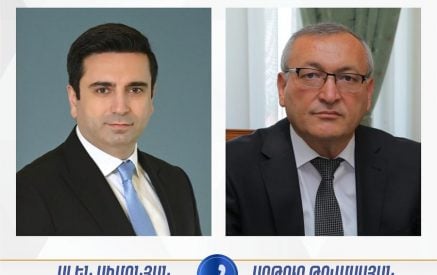 Ален Симонян и Артур Товмасян обсудили создавшуюся в Арцахе ситуацию
