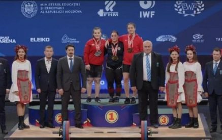 Анна Амроян — победительница молодежного чемпионата Европы по тяжелой атлетике