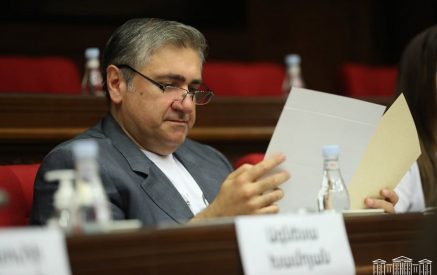 «Пашинян, вероятно, собирается подписать тяжелый документ и организовал это шоу, чтобы назначить виновных»: Артур Хачатрян