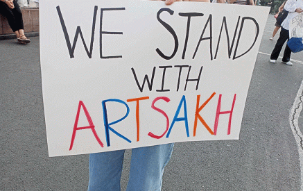 «Мы требуем, чтобы правительство Армении как можно скорее обратилось с вопросом Арцаха к международным организациям». Акция протеста на площади Свободы