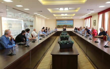«Собрание призвало руководство РФ принять меры по снятию блокады Нагорного Карабаха и обеспечению безопасности и свободной социально-экономической деятельности народа Нагорного Карабаха»