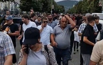 «Только армянский народ может открыть наш коридор, мир поддержит нас, если мы этого захотим»: акция протеста в Арцахе