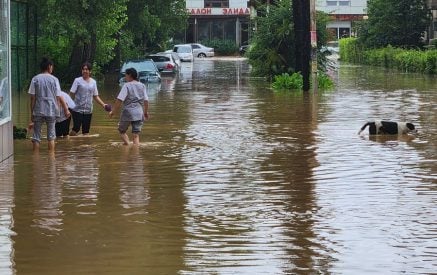 Президента Абхазии «троллят» в соцсетях за неуместные вопросы пострадавшим от наводнения. JAMnews