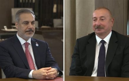 Алиев и глава МИД Турции обсудили процесс урегулирования армяно-азербайджанских отношений