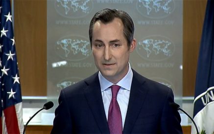 Вашингтон продолжает сотрудничать с Баку, призывая стремиться к стабильному миру с Ереваном. Миллер