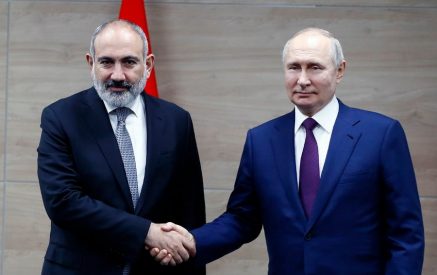 Пашинян и Путин обсудили возникший в Нагорном Карабахе в результате незаконного блокирования Лачинского коридора гуманитарный кризис и пути его преодоления