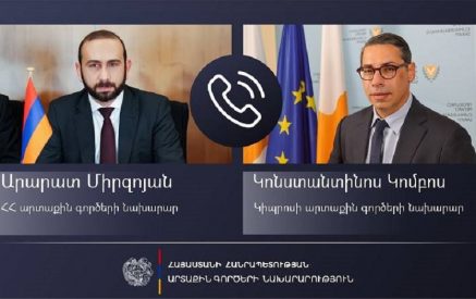 Арарат Мирзоян проинформировал Константиноса Комбоса о подробностях гуманитарного кризиса в Нагорном Карабахе
