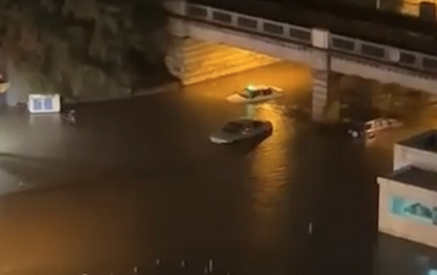 В результате сильного ливня в Тбилиси затоплены несколько районов. JAMnews