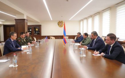 Сурен Папикян поздравил полковника Стила с началом миссии в Армении