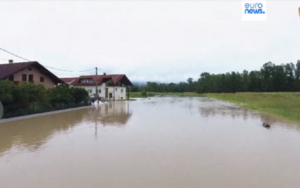Разрушительные наводнения и природные пожары в Европе. Euronews