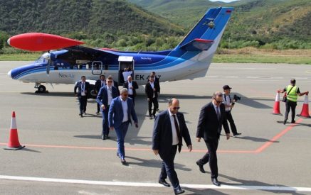 Араик Арутюнян и Армен Григорян представительским рейсом вылетели в Капан