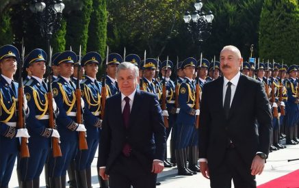 Алиев поблагодарил президента Узбекистана за «первый дар иностранного государства в деле восстановления Карабаха»