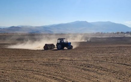 Азербайджан нарушил режим прекращения огня в Мартунинском районе, открыв огонь по трактору, работавшему на полях в Мюришене