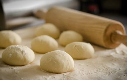 Ежедневно по 200 грамм: в Степанакерте начался процесс выдачи талонов на хлеб