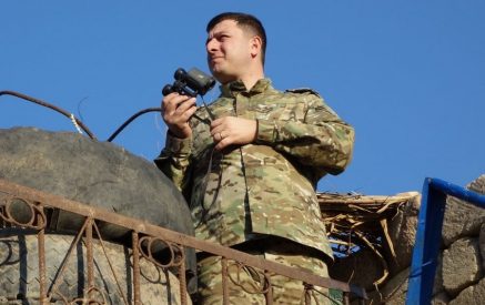 Азербайджанцы расположились на въездах в Степанакерт, разместили блокпосты по дороге в город. Тигран Абрамян