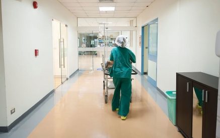 При посредничестве Красного Креста из Арцаха в медицинские центры РА были переведены 11 пациентов
