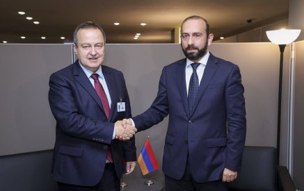 Арарат Мирзоян и Ивица Дачич обсудили вопросы региональной стабильности и гуманитарного кризиса в Нагорном Карабахе