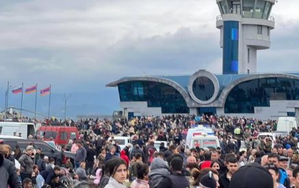 Тысячи жителей Арцаха все еще находятся в аэропорту