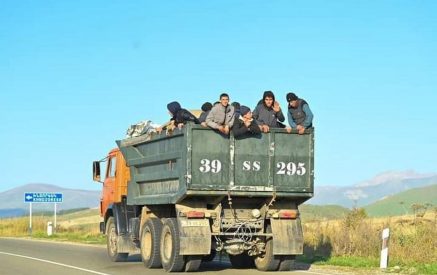 По состоянию на 14:00 границу Армении пересекли 70,5 тысяч вынужденных переселенцев из Нагорного Карабаха