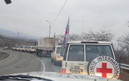 Около 15 грузовиков российских миротворцев направились из Армении в Арцах