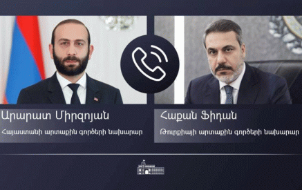 Арарат Мирзоян провел телефонный разговор с министром иностранных дел Турции