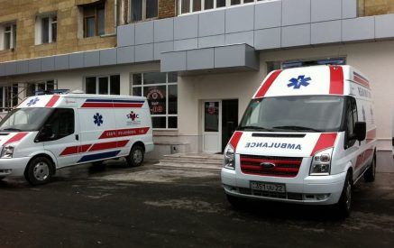 Азербайджанские военные стреляли в машину скорой помощи морга Степанакерта