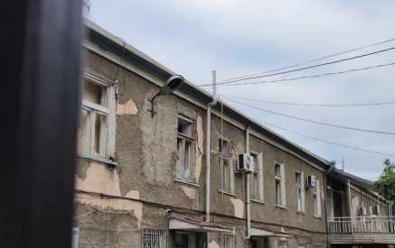 Штаб гражданской обороны Республики Арцах предпринимает шаги по обеспечению жильем и питанием нескольких тысяч эвакуированных жителей из населенных пунктов, попавших в результате военной агрессии под контроль вооруженных сил Азербайджана