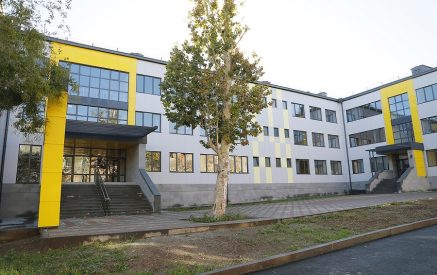 Каждый ученик должен выходить из школы сильным в интеллектуальном, психологическом и физическом плане: Никол Пашинян посетил отремонтированные школы в Ереване