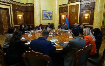 Вице-премьер Тигран Хачатрян провел рабочее обсуждение с главой армянского офиса Верховного комиссара ООН по делам беженцев