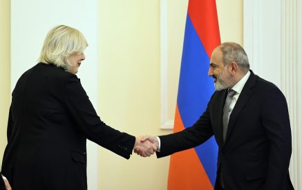 Дуня Миятович отметила, что ее цель – оценить существующие потребности, в том числе связанные с обеспечением прав армян Нагорного Карабаха. Пашинян принял комиссара Совета Европы по правам человека