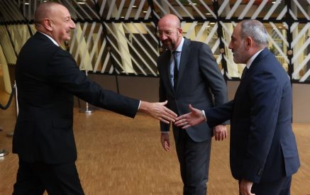 ЕС намерен продолжать посредническую роль между Арменией и Азербайджаном. Шарль Мишель