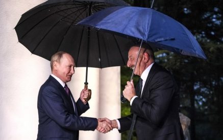 Путин на переговорах с Алиевым предложил обсудить ситуацию вокруг Карабаха
