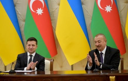 Азербайджан отправил Украине гуманитарную помощь