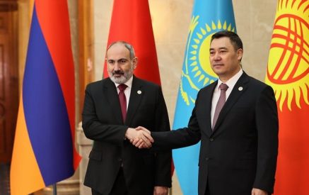 Пашинян проинформировал президента Кыргызстана, что не будет участвовать в саммите лидеров СНГ, который пройдет в Бишкеке