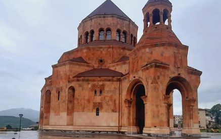 Снят крест церкви Святой Богородицы в Степанакерте