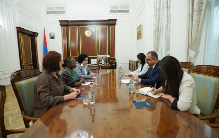 Вице-премьер РА представил региональному директору Всемирного банка гуманитарную ситуацию, которая сложилась в результате насильственного переселения более 100 тысяч армян из Нагорного Карабаха, а также осуществляемые правительством мероприятия по ее преодолению