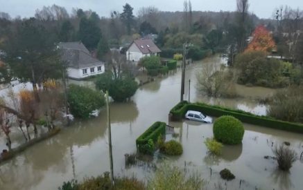 Макрон обещает 50 млн. евро помощи пострадавшим от наводнения населённым пунктам. Euronews